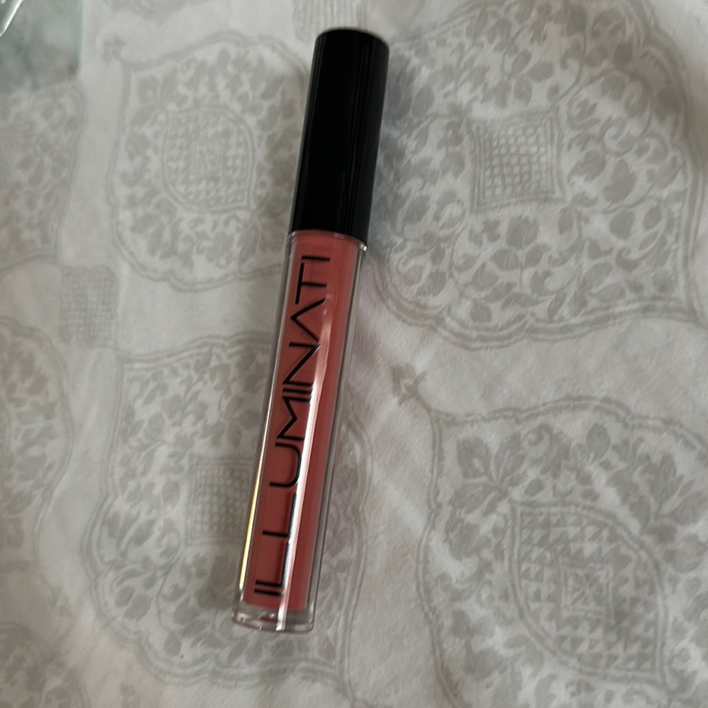 Glossy liquid lipstick  “ symbol “